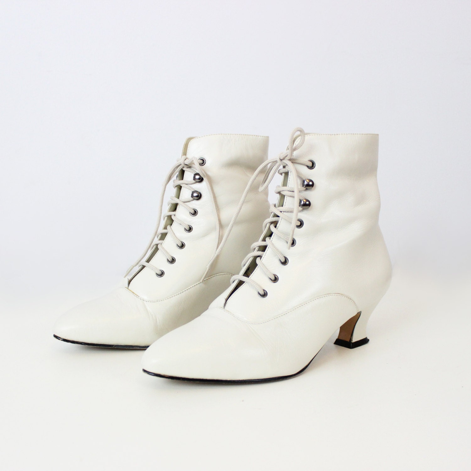 vintage cream leather lace up boots / white edwardian style