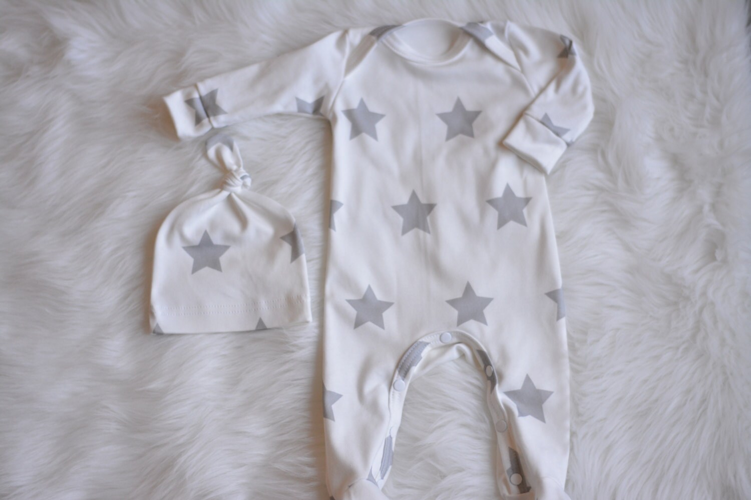 Coming Home Gender Neutral OutfitOrganic Gray Star Outfit