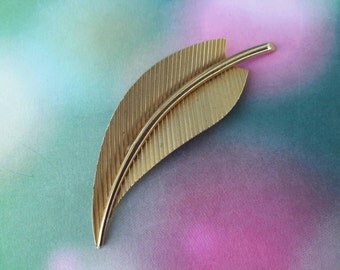 vintage brooch pin costume jewelry leaf
