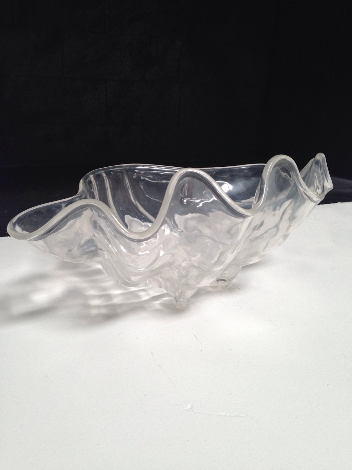 Carlisle Large Lucite Clear Acrylic Clam Shell Serving Bowl