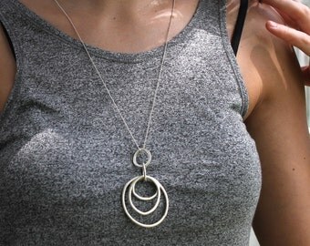Karma Necklace, Silver Circles necklace, interlocking circle necklace silver, long necklace silver, eternity necklace silver, ring necklace