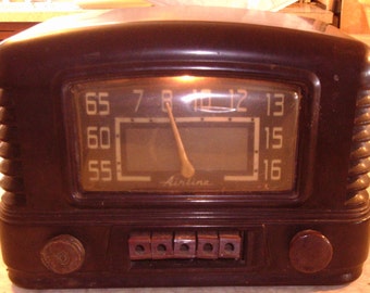 Retro Dark Brown Bakelite "Airline" 5-Tube Radio - Montgomery Wards - 1945 - Art Deco