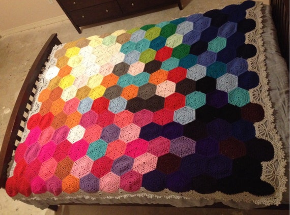 Geometric crochet blanket by Whispys on Etsy