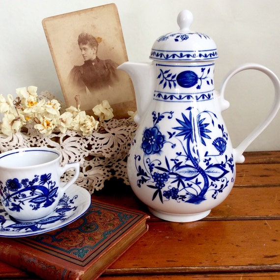 Vintage German Porcelain Teapot / Coffeepot Blue danube Onion pattern German Porcelain Made in GDR