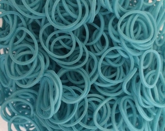 Turquoise ** Rainbow Loom Bands Refill. 600 bands & c-clips. Guaranteed authentic. Latex-free.