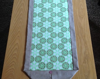 Medallion Print Green/Taupe Table Runner