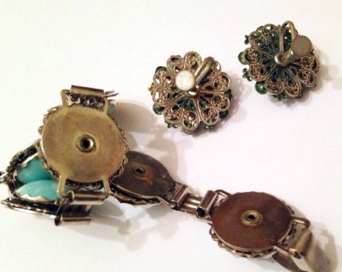 Storewide 25% Off SALE Vintage Robins Egg Turquoise Blue Thermoset Designer Bracelet Featuring Matching Original Clip Back Birds Egg Earring