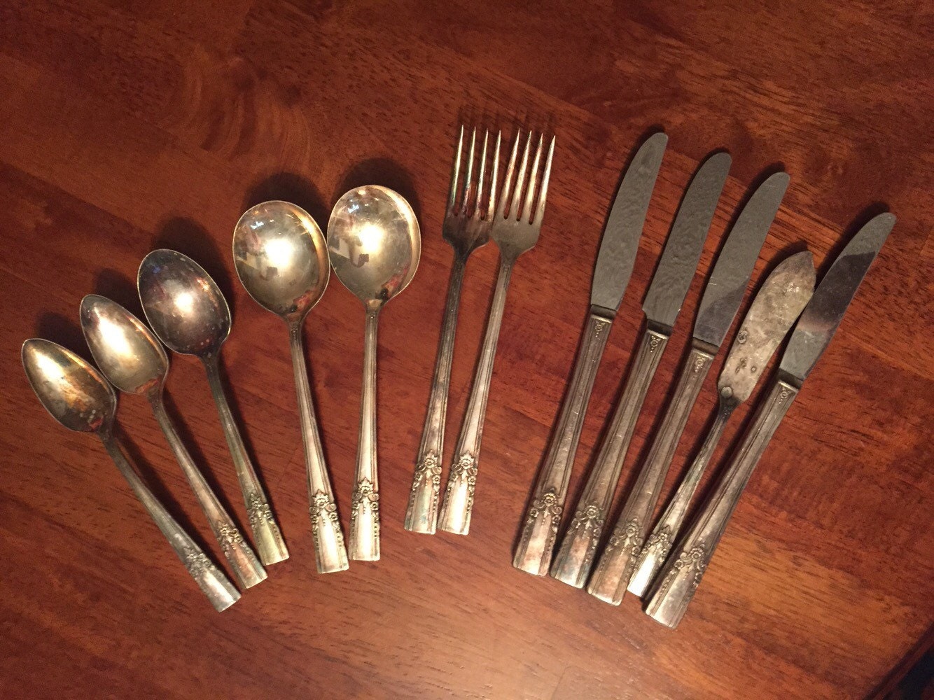 antique-w-m-a-rogers-oneida-silverware-set-by-thebellaruetique