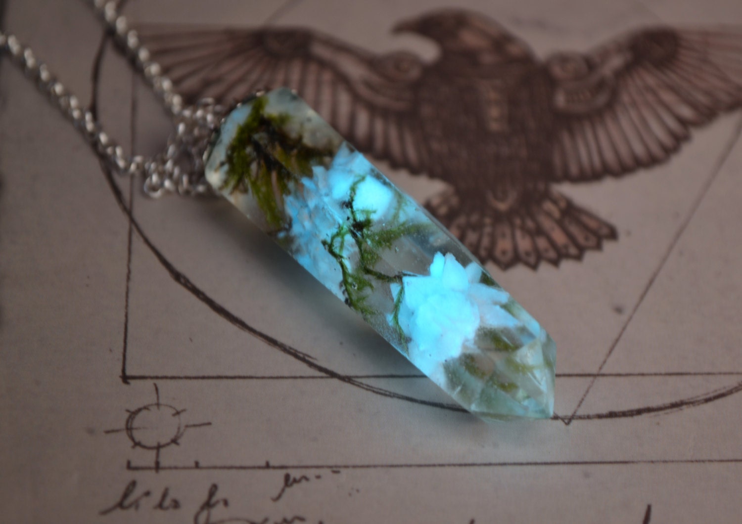 Glow in the dark necklace / Glowing Necklace /Crystal Point