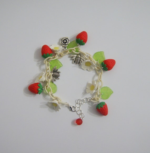 Handmade strawberry bracelet by CreazioniBB on Etsy