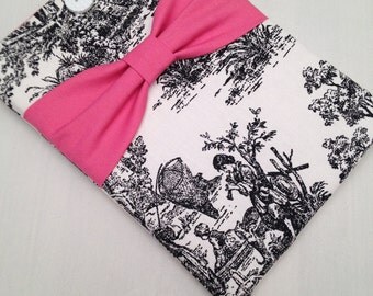 Macbook air 13 sleeve / Macbook pro 13 case / Made in Maine / Black and white toile with hot pink bow
