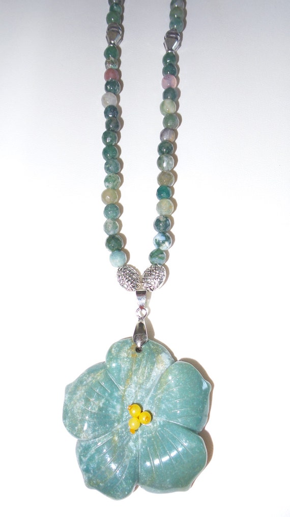 Jade lotus pendant Clearance