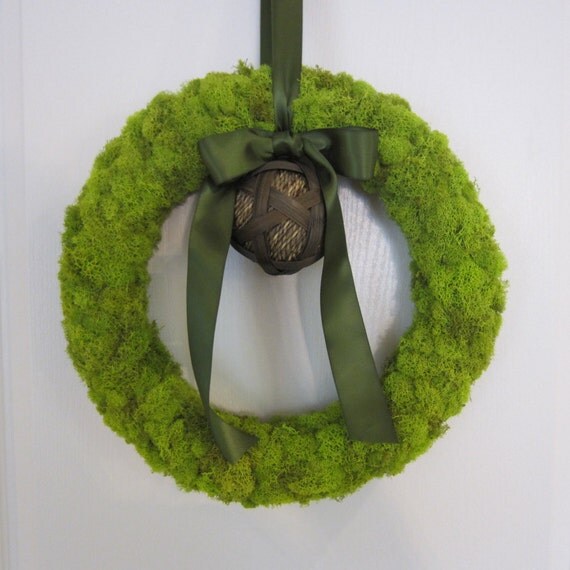 Green Moss Wreath Preserved reindeer moss wreath with decorative ball