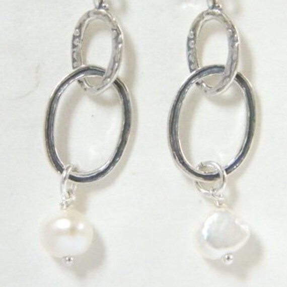 Dangle pearls earrings on silver