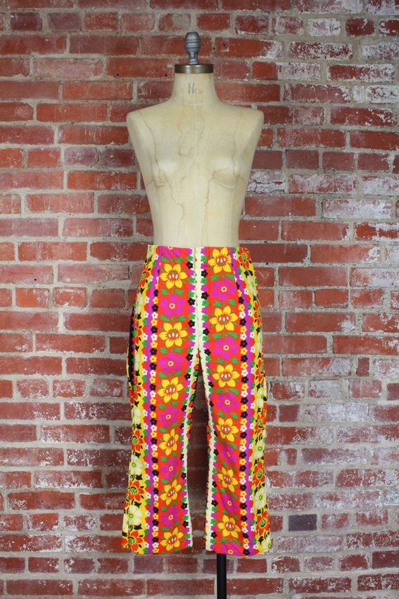 60s Capri Pants . Retro Spring Floral . Hippie by snootieseconds