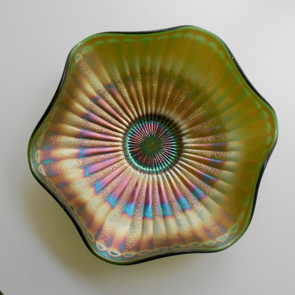 Fenton Green Carnival Glass Bowl with Stippled Rays Pattern