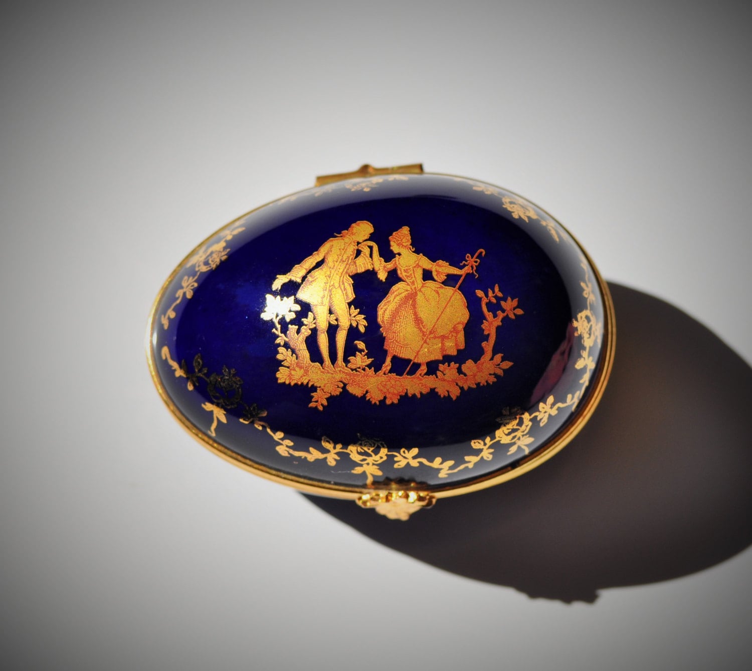 Vintage Limoges Trinket Box France Porcelain Hinged Lid