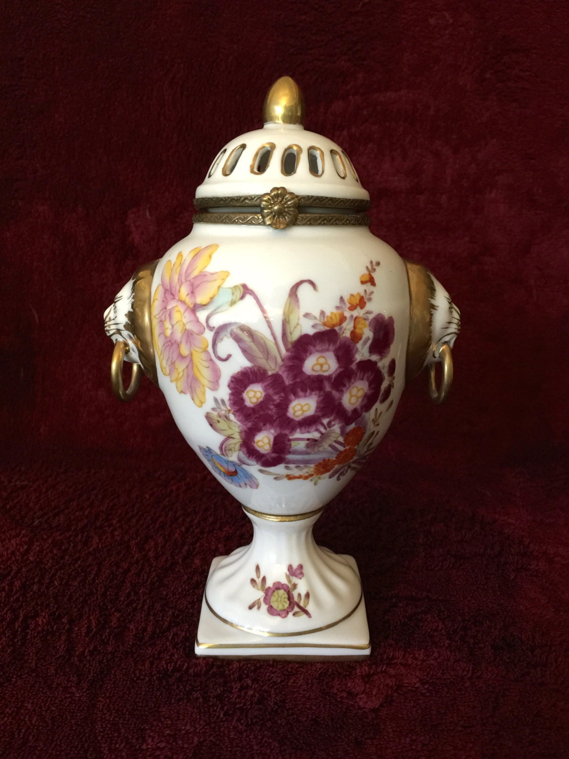 Vintage Chelsea House Porcelain Vase Urn Lion Head Handles
