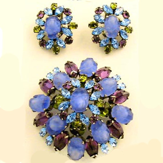 Items similar to Vintage Schreiner Rhinestone Dome Pin Earrings Set ...