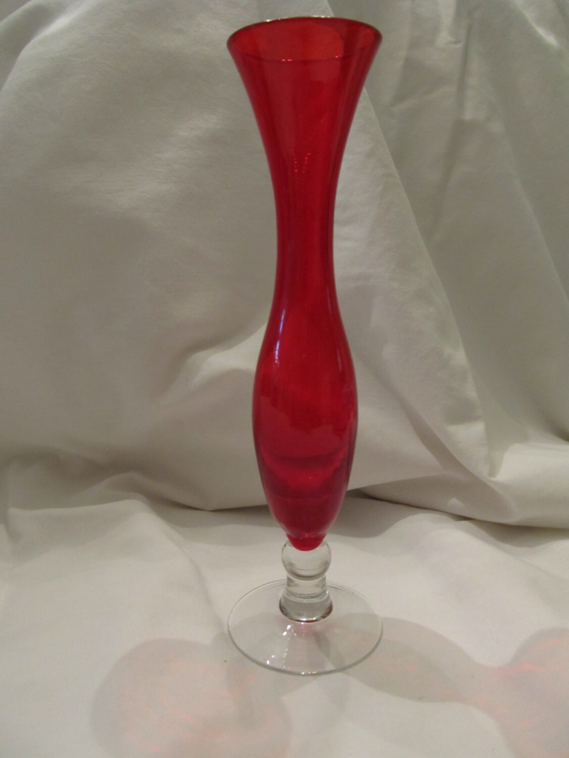 beautiful red glass bud vase 8 inches tall