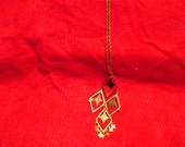 BEAUTIFUL Vintage Intricate Gold-Toned PENDANT on Faux Gold Chain
