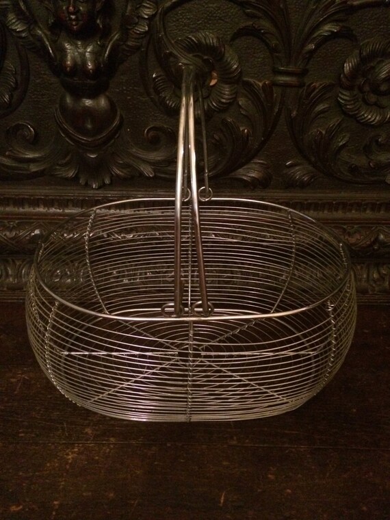 Wire Egg Collection Basket with Two Arm Hooked Hinged Handle