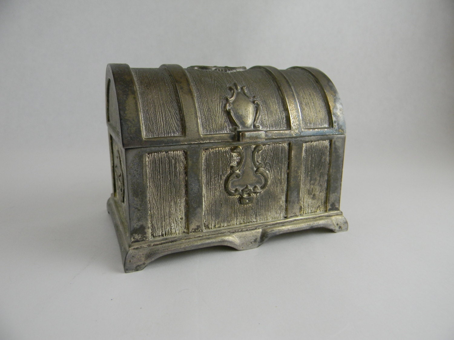 Cute Silver Treasure Chest Jewelry Box / Trinket Box – Haute Juice