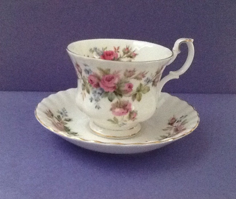 Royal Albert Moss Rose Bone China England by Whitepearlfinds