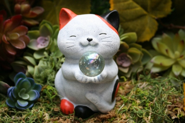 maneki neko garden statue