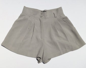 GRAY DAYS // grey 1980s or 90s high waisted shorts S / M