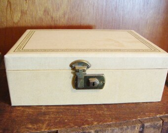 Mele Jewelry Box - Hidden compartment - Creme with Burgundy
