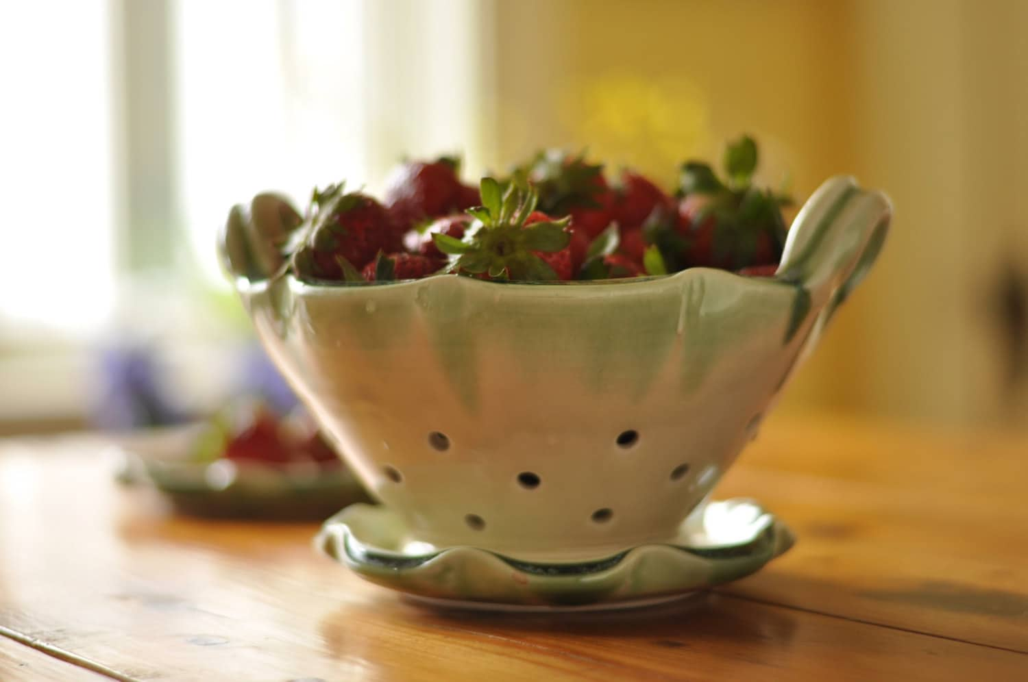 Ceramic Berry Basket with Plate