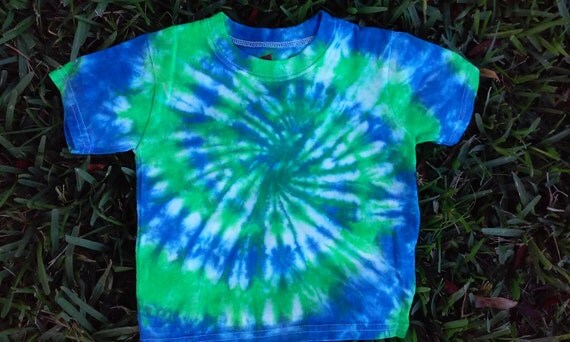 how do you do a swirl tie dye shirt