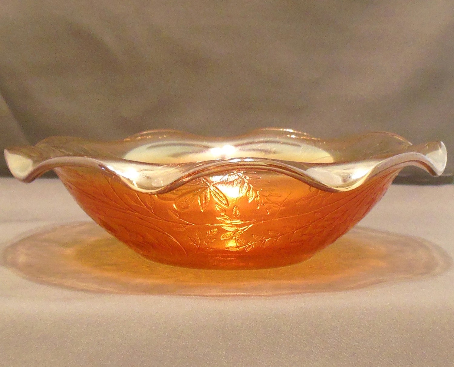 Vintage Floragold Louisa Ruffled Bowl Iridescent Jeanette Glass 91 2″ Depression 50’s Item 2