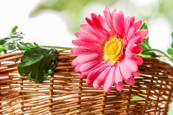 a basket bike attaching piggyflowers basket garland Petal reflective pink by daisy Bike