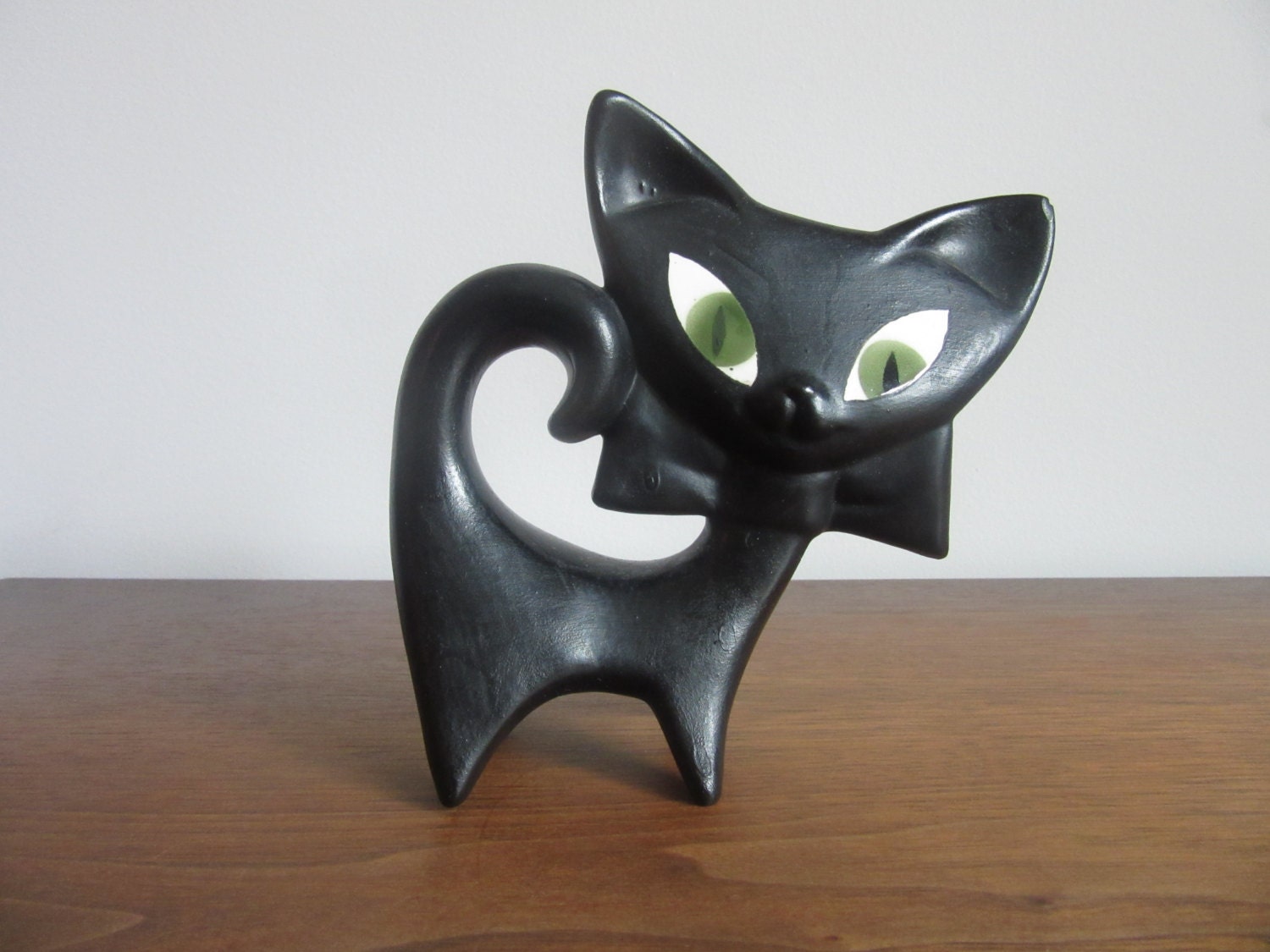 black and white ceramic cat figurine