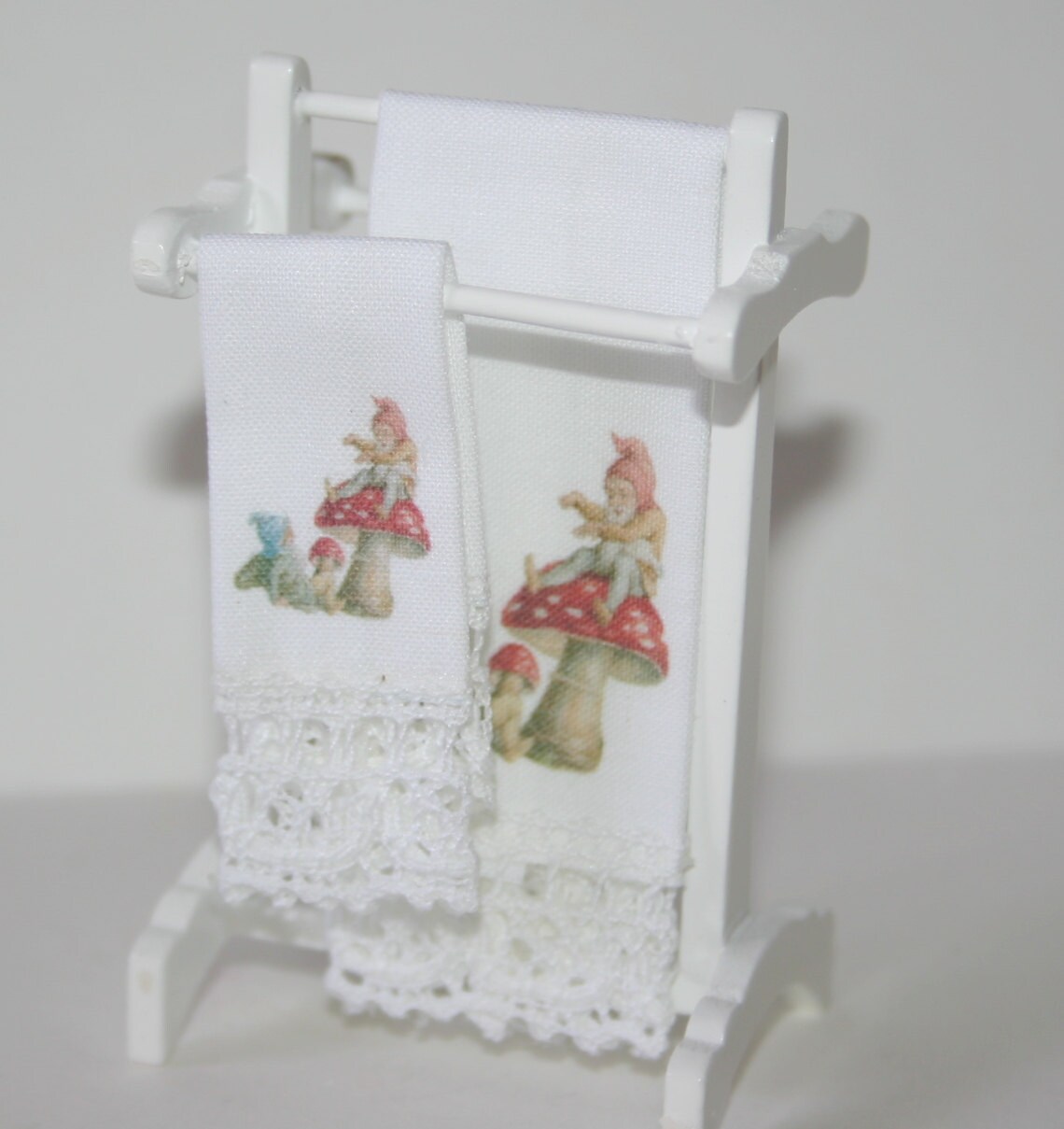 Dollhouse bath towels with lace Set of two 112 SCALE