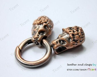 Wolf Clasp, Two Wolves Heads Biting A Ring, Antique Red Copper, 9mm Hole MT552