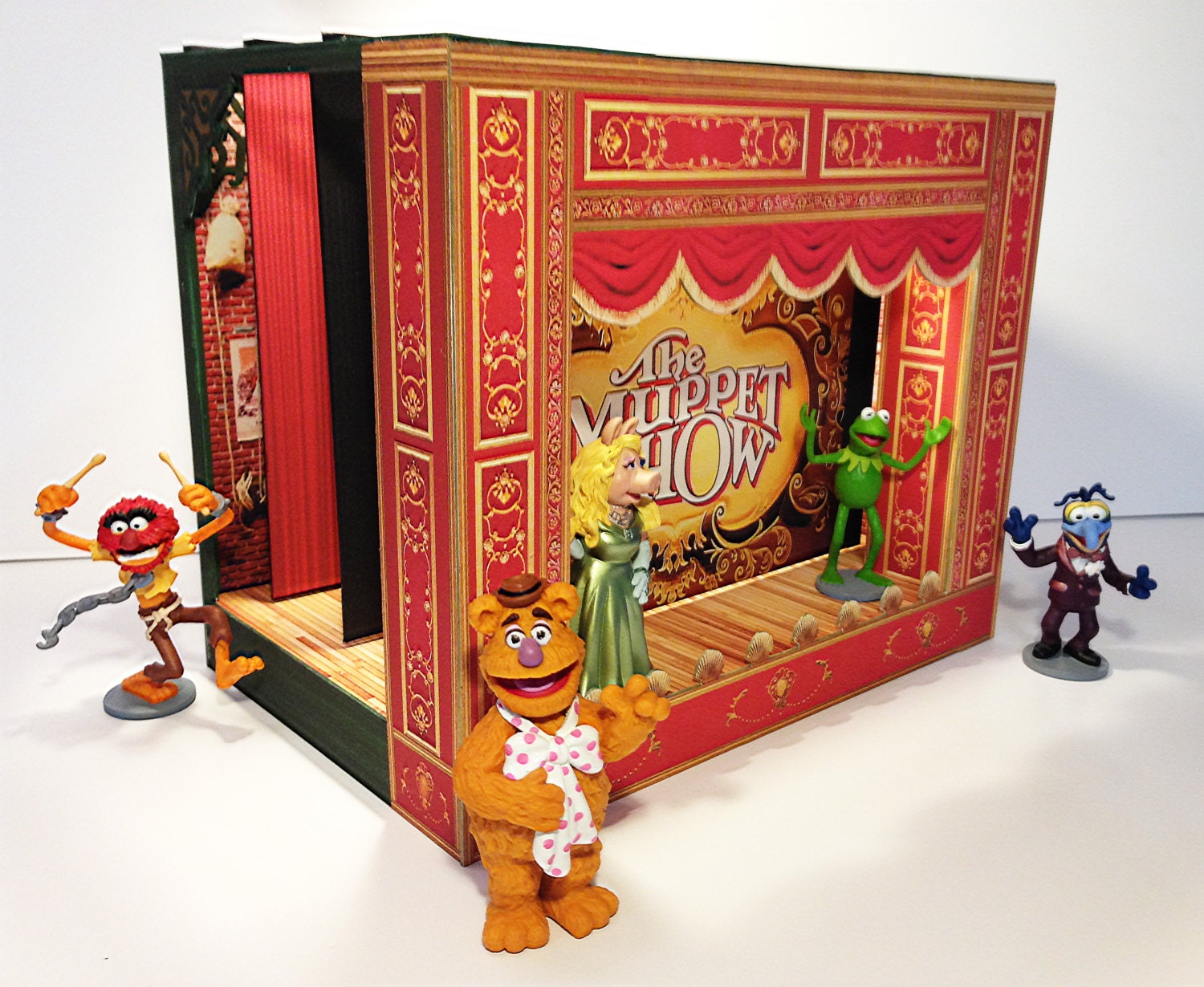 Make your own paper theater based on the Muppets