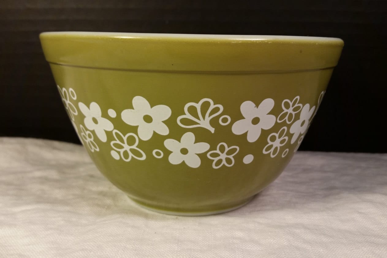 Pyrex 401 Spring Blossom Mixing Bowl by ShellysSelectSalvage