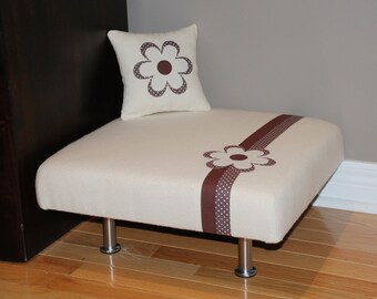 18"x18" Upholstered Pet Bed / Cat Bed / Small Dog Bed /// Pet Lounger with Flower