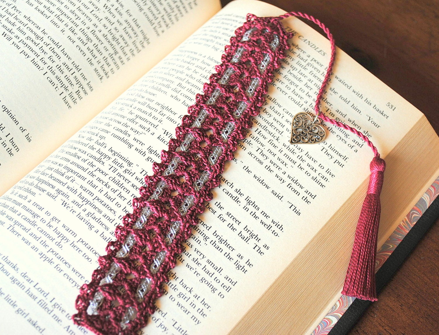 Crochet lace bookmark with a tassel Victorian red by Draiguna