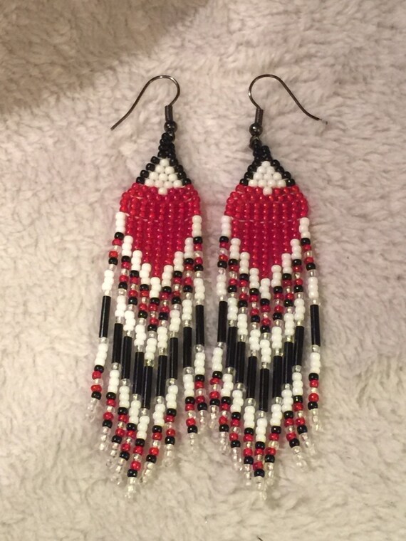 Handmade beaded heart earrings by Lobitasstore on Etsy