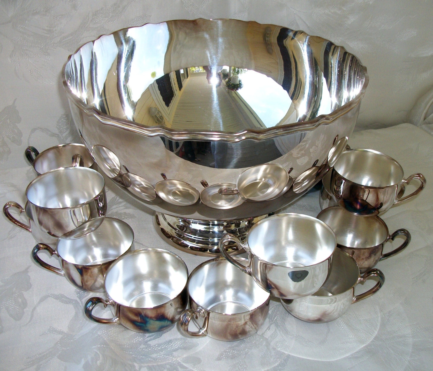 Vintage Oneida Silverplate Punch Bowl With 12 Cups Nwot