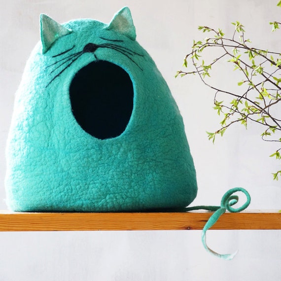 Cat bed/Cat cave/Cat house/Felted cat cave - Sleepy cat!
