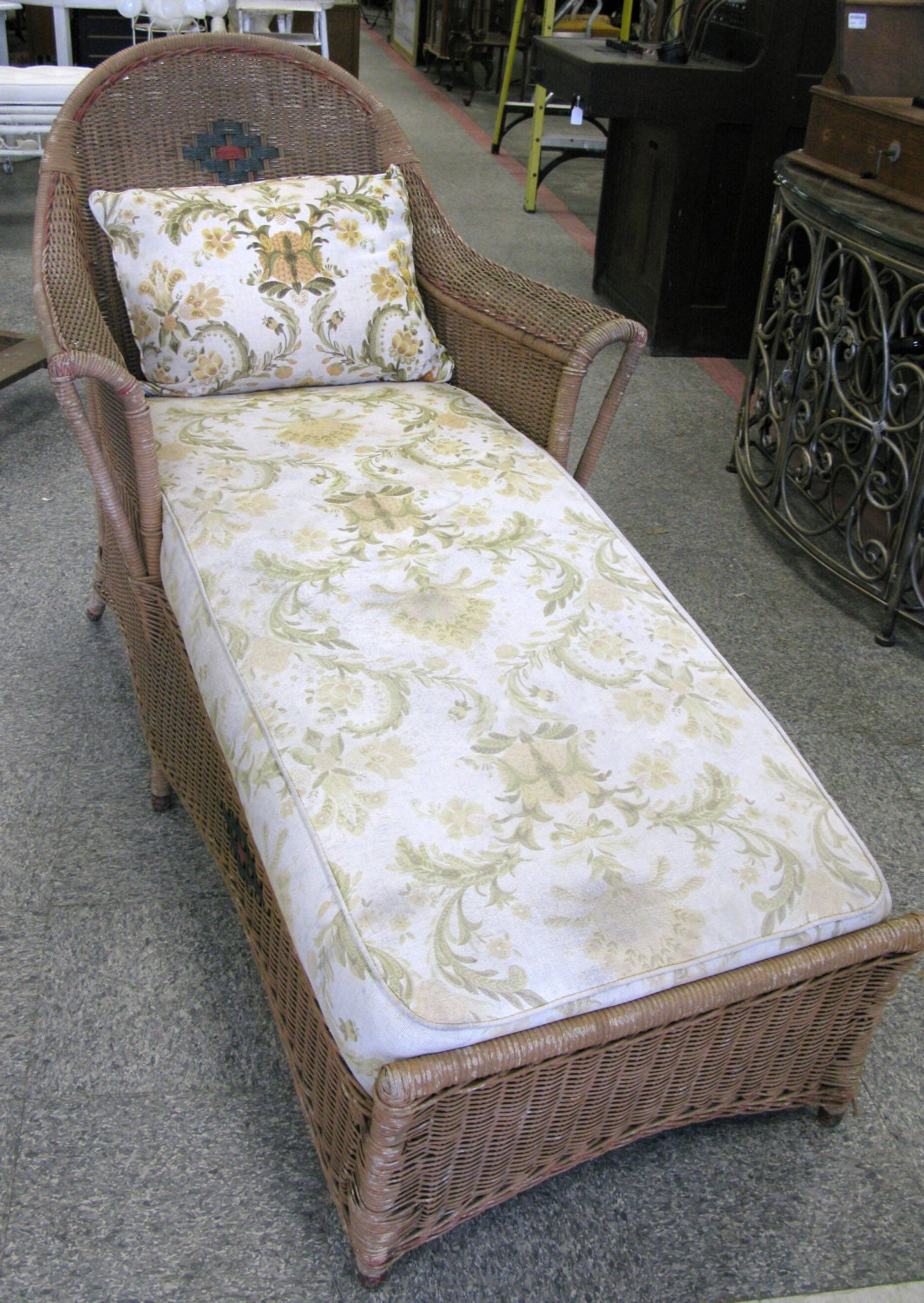 Antique / Vintage WICKER Day Bed CHAISE LOUNGE Cushion Rattan