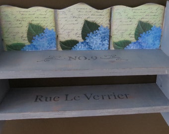 WOOD SHELF/GARDEN shed decor/rustic decor/hydrangea/cottage/home decor/bathroom shelf/kitchen/entrance shelf