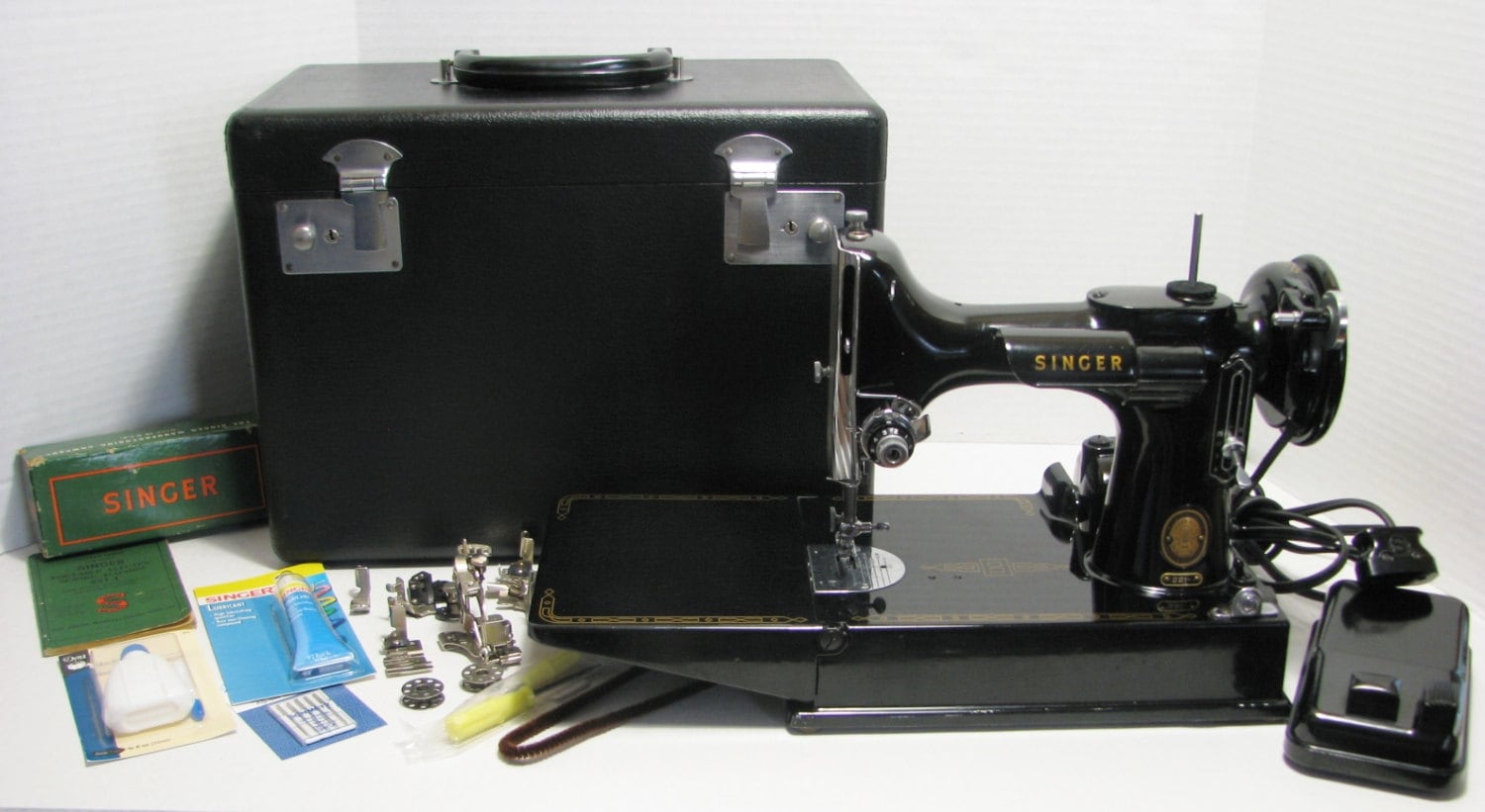 Singer Featherweight 1956 Sewing Machine