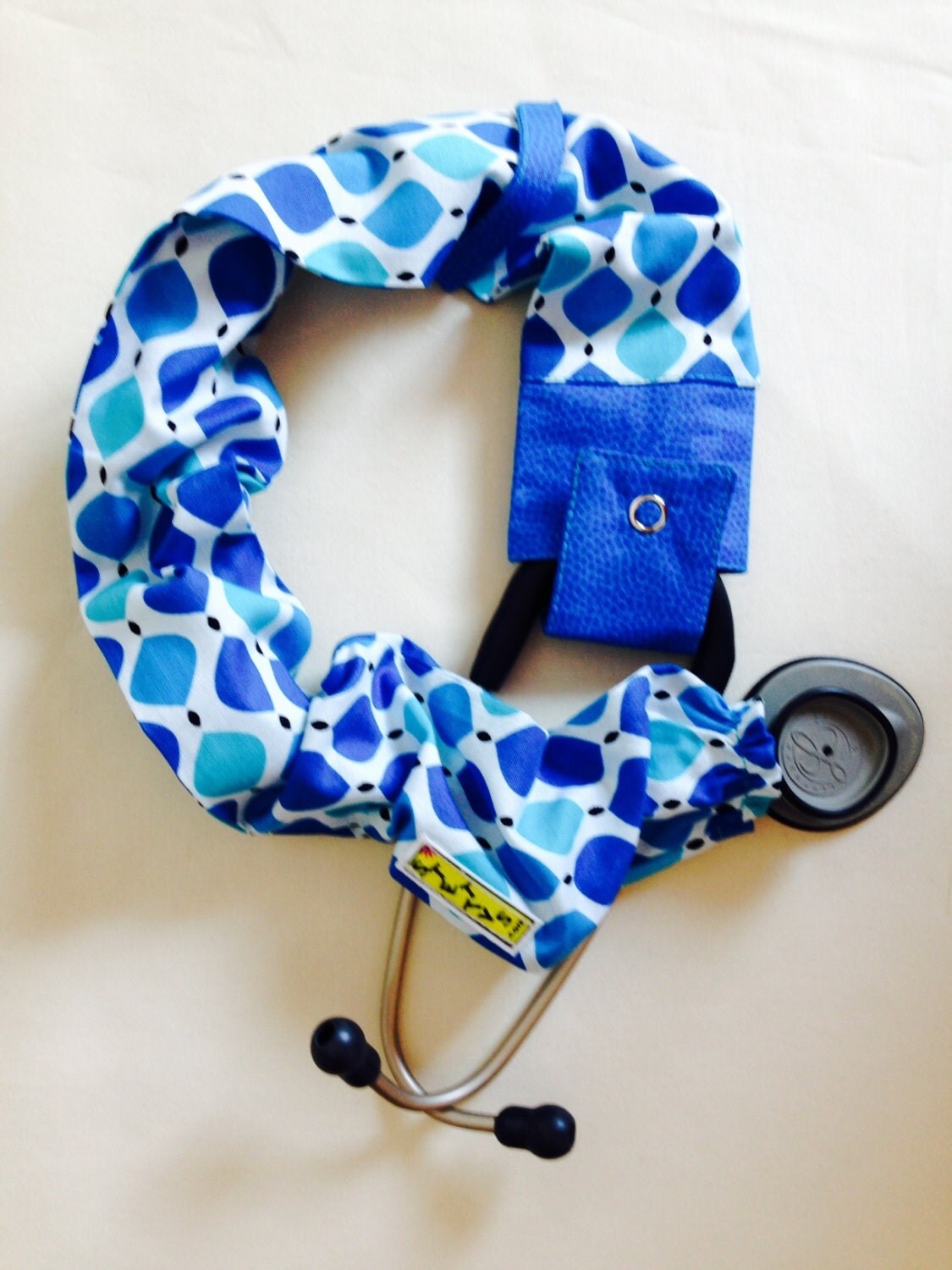 Stethoscope Cover featuirng white fabric with circular print