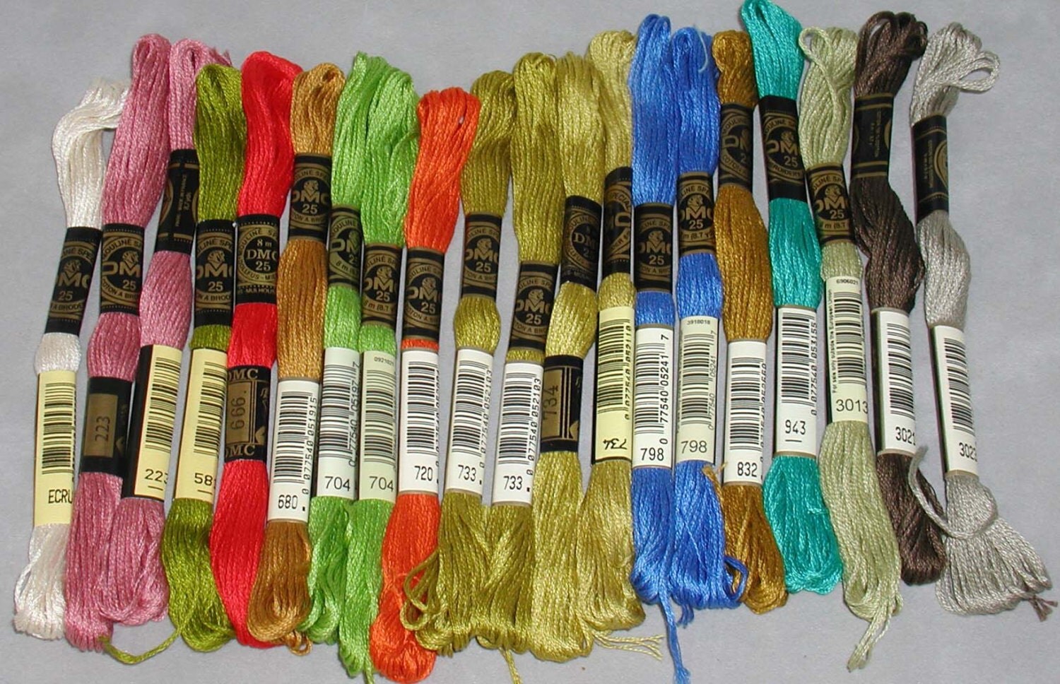 DMC Embroidery Floss 12 lot of 20